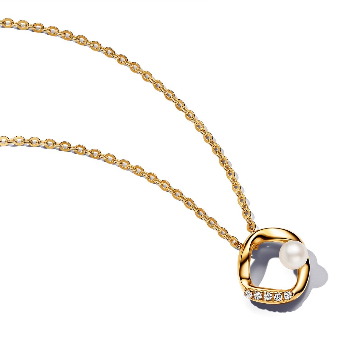Organically Shaped Pavé Circle & Treated Freshwater Cultured Pearl Collier Necklace 14k gold-plated
